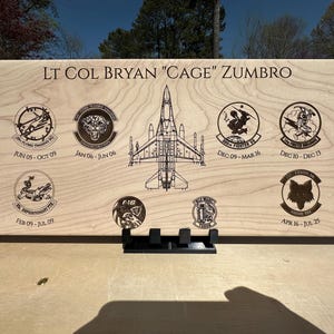 Placa militar personalizada grabada con láser F-16 F-15 F-22 F-35 A-10, USAF en madera de arce, 24 x 8,5 pulgadas, tinte con poliéster satinado o sin acabado