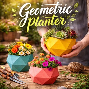 Könnte beinhalten: Drei geometrische Pflanzgefäße in Türkis, Koralle und Gelb. Der türkisfarbene Pflanztopf enthält Gänseblümchen und orangefarbene Blumen, der korallenfarbene Pflanztopf hat rosa und orangefarbene Blumen, und der gelbe Pflanztopf enthält Sukkulenten. Der Text "Geometric Planter" ist enthalten.