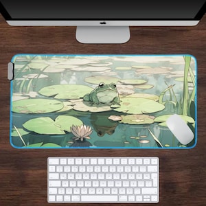 Süßer Frosch Mousepad RGB Schreibtischmatte, Lofi, ästhetisches Anime Mauspad, Kawaii, Frosch Gaming Mousepad, Gaming XXL Mousepad, Gaming Schreibtischmatte