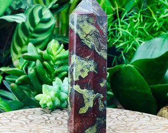 Dragon's Blood Crystal Point: moed, kracht, vitaliteit (3-4 inch)