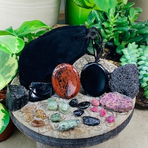 Dark Energy Protection 22 Crystal Set + Velvet Pouch - Includes: 22 Powerful Protective Stones. Carry this energy with you in handy pouch.