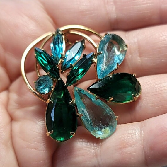 Vintage Faceted Emerald Green Glass & Light Green Rhinestones Starburst  Brooch