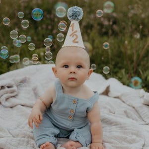Handmade 1/2 Birthday Party Hat Baby Milestone Photo Prop Idea Gift Half Celebration Infant Crown Pom Pom Neutral Birthday Hat for baby