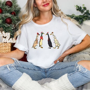 ダッククリスマススウェットシャツ、クリスマスファームアニマルシャツ、ダックファミリーパーティーパーカー、面白いダックTシャツ、パーソナライズされたクリスマスシャツ