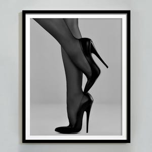 Femme Fatale Fashion Print: Retro Heels, Chic Girl Bedroom Decor (Digital Download)