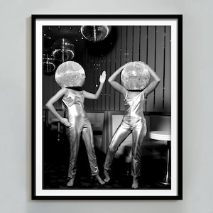 Weibliche Disco Ball Kopf Poster, Funky Disco 70er Jahre Druck, schwarz und weiß, Luxus Wandkunst, Spiegelball Poster, bedruckbar, Girly Schlafzimmer Dekor