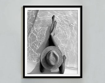 Frau am Pool: Vintage schwarz weiß Sommer Wand Kunst (Digitaler Download)