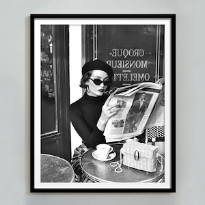 Impresión de una mujer italiana leyendo el periódico, póster de moda de lujo, blanco y negro, fotografía vintage, decoración de habitaciones Hypebeast, descarga digital