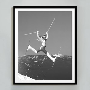 Pôster vintage de mulher saltadora de esqui, preto e branco, impressão de esqui, arte de parede retrô, decoração de chalé de esqui, arte de parede de inverno para impressão, download digital