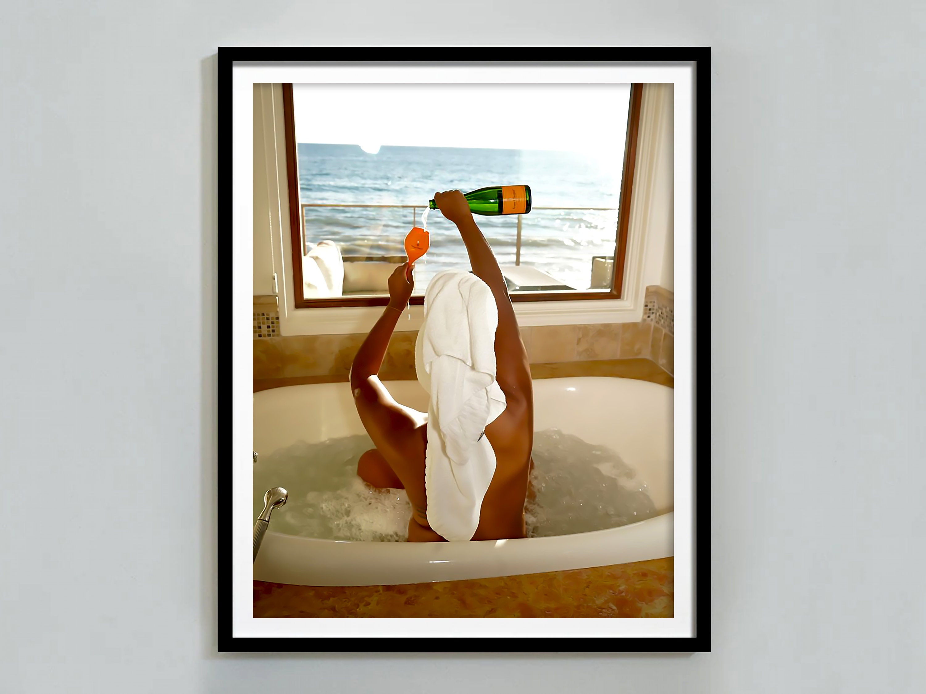 Frau trinkt Wein in der Badewanne Print, Bar Warenkorb Wandkunst, Hypebeast Poster, Mädchen Badezimmer Dekor, digitaler Download, druckbare trendige Wandkunst
