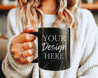 Maqueta de taza negra, maqueta de taza de café, maqueta de taza negra de 325 ml, minimalista, estética bohemia, maqueta de taza con suéter color crema para mujer.