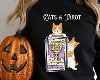 Sudadera de gatos y tarot, camiseta para amantes de los gatos, camiseta de cuello redondo con gato del tarot, camiseta de tarot, divertida camiseta de Halloween, temporada espeluznante, ambiente de bruja, linda y mística.