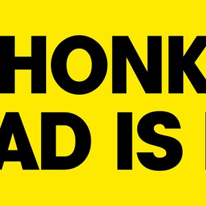 Peut inclure: Fond jaune avec du texte noir qui dit "DON'T HONK AT ME MY DAD IS DEAD".