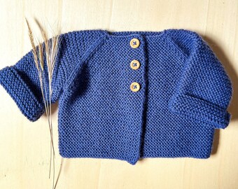 Gilet raglan point mousse pour bébé. Patron tricot en français à télécharger (format pdf). Modèle layette du 1 au 18 mois. Tutoriel.