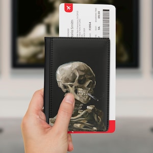 Vincent van Gogh - Kopf eines Skeletts mit brennender Zigarette Passhülle, Kartenhalter, Reisebrieftasche, Bordkartenhalter, Accessoires