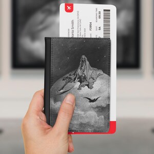 Gustave Doré - El Cuervo: funda para pasaporte, tarjetero, cartera de viaje, porta tarjetas de embarque y accesorios. Regalo para amantes del arte gótico.