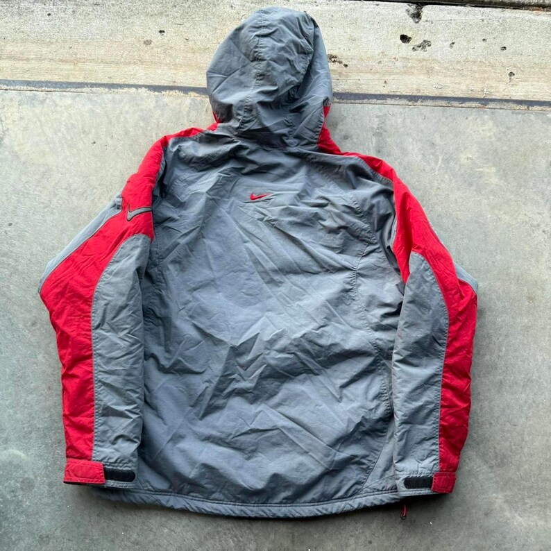 VTG Y2K Nike Herrenjacke Puffjacke Fleece gefüttert grau und rot Gr. XL Bild 3