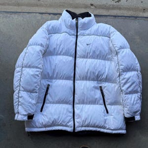 Chaqueta acolchada Nike blanca de plumón VTG Y2K con logo de invierno, talla XL imagen 1