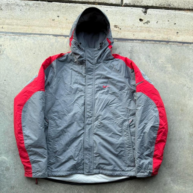 VTG Y2K Nike Herrenjacke Puffjacke Fleece gefüttert grau und rot Gr. XL Bild 1