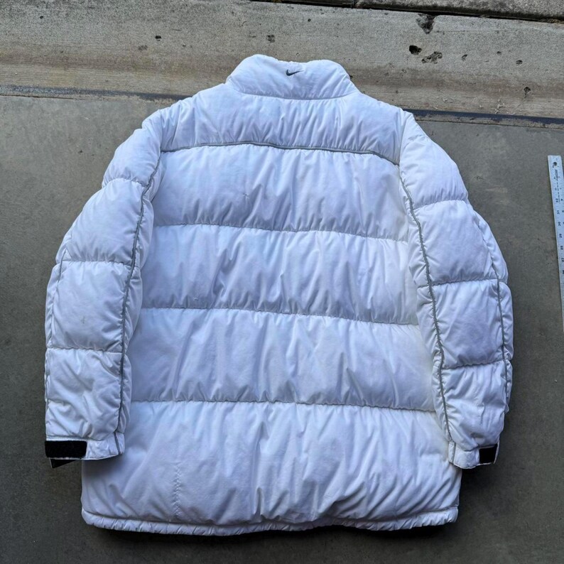 Chaqueta acolchada Nike blanca de plumón VTG Y2K con logo de invierno, talla XL imagen 2