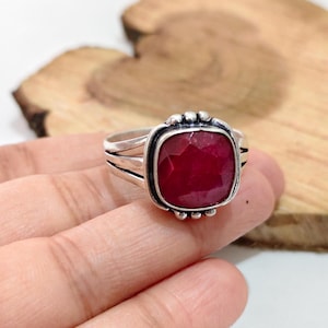 Anello Solid Rings Kite Ruby: anello importante fatto a mano in argento sterling 925