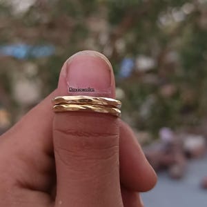 変色しないゴールドリングセット、ゴールドフィルドウェーブリング2個セット、スチールゴールドフィルドバンドセット、不規則な形のスタッキングリング、ステンレスギフト