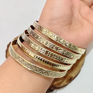 Set di 5 bracciali rigidi in ottone con incisioni floreali, bracciali fatti a mano, bracciali impilabili indiani, regalo per donna