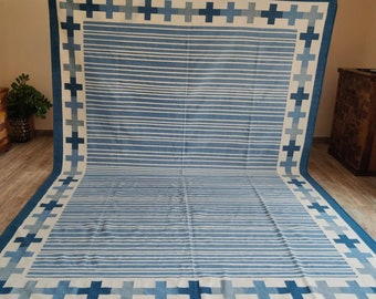 Hand Woven Wool Dhurrie Rug: Blue & White Modern Design