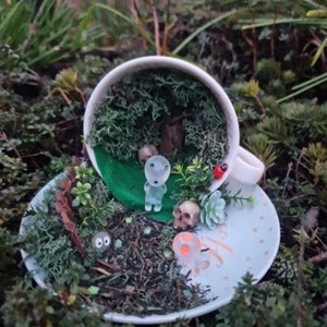 Kodama(tree spirit) / alien in a teacup, glow in the dark with light, Gift for her, Gift for him