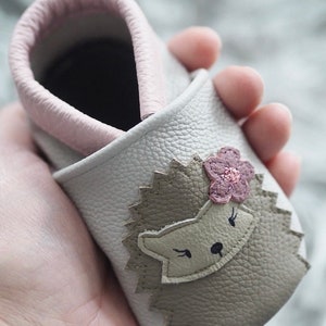 Leather slippers, crawling shoes hedgehog with flower