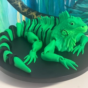 3D Printed Articulated Iguana: Eco-Friendly PLA Plastic, 15-Inch