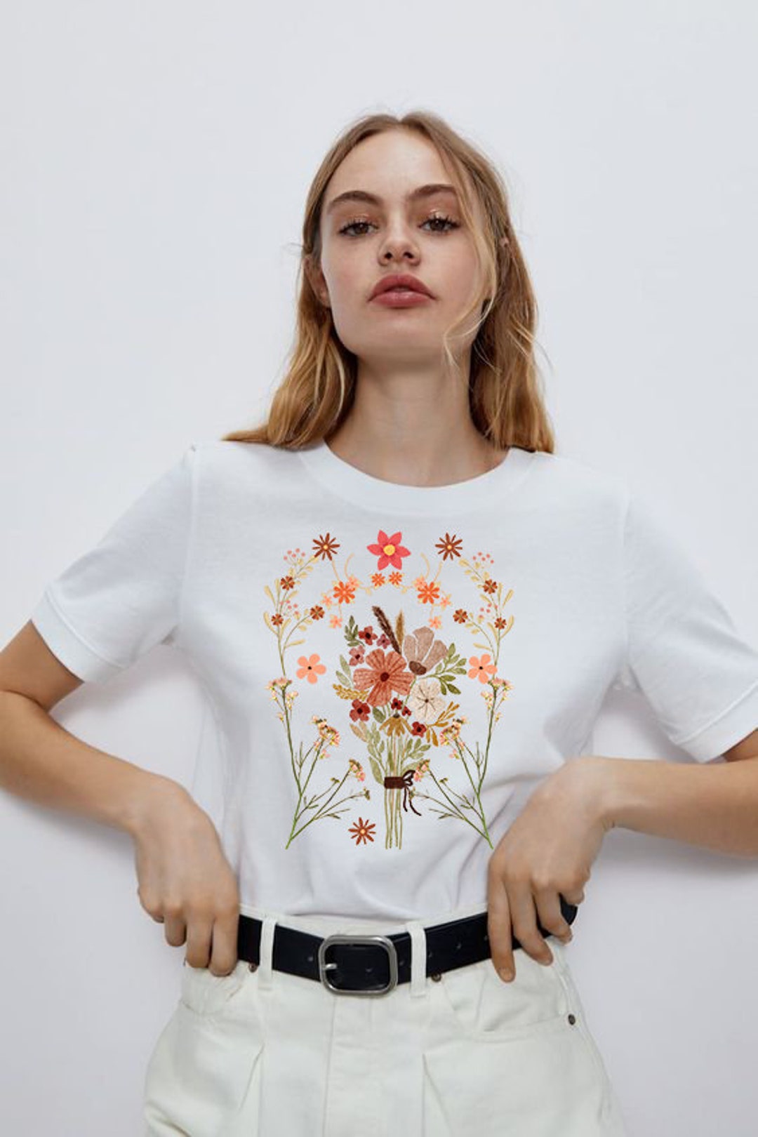 T-shirt With Flowers - Etsy Canada