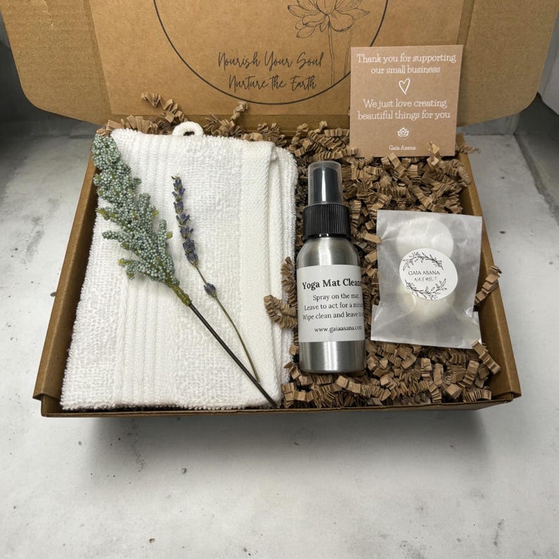 Yogamatten-Spray, Mattenreiniger, natürlicher Spray, Yoga Mama Geschenk, Yoga-Liebhaber Geschenk, umweltfreundliches Yogamattenspray, Yoga Lehrer Geschenk, Pilates Liebhaber, Mattenspray Bild 1