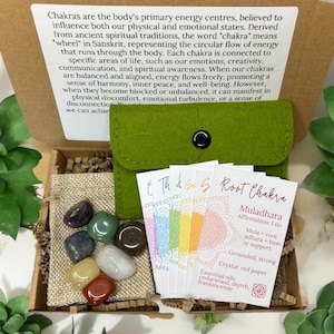Coffret cadeau de guérison des chakras pour elle, boîte-cadeau de pierres de chakra pour la guérison spirituelle, cartes de chakra en cristal, ensemble de cristaux de guérison, cadeau d'équilibrage des chakras