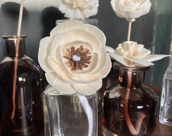 Luxury Flower Reed Diffuser Pick your bottle, scent and sola wood flower Strong, handmade fragrance oil Long-lasting room perfume