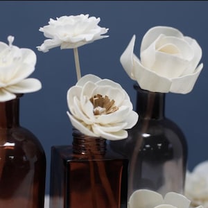 Difusor de flores de madera. Botella de vidrio a elegir. Decoración para el hogar recargable. Kit difusor de varillas recargables sin rellenar. Flor de madera de sola. No incluye aceite.