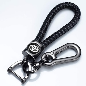 Genuine Toyota Leather Car Logo Keychain Toyota Keyring for Hilux RAV4 Kluger Camry Land Cruiser Prado Fortuner Toyota Car Accessory Keyfob
