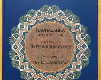 Nauhalanka nypläyksessä -kirja, Bobbin lace with ribbon gimps -book, Klöppelspitzen mit einlegeband -Buch