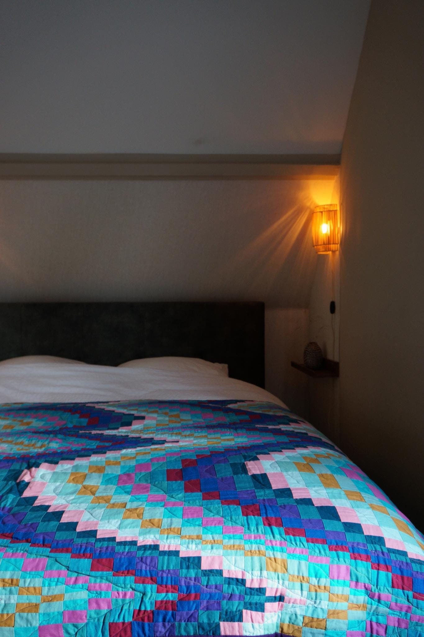 Handmade Patchwork - psychedelic dreamwave – 100% Cotton, One-of-a-Kind Heirloom Quilt (210x146cm)