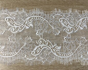 3 Metres - Pale Ivory Eyelash Lace Trim in A Clipped Sateen Floral Garland Design, Eyelash Edge 7”/17cm Wide Rigid Lace Trim