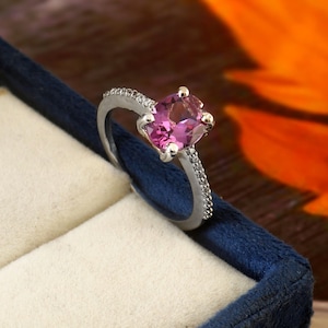 Bague améthyste, bague taille ovale, bague en argent sterling 925, cadeau d'anniversaire, bague pour femme, cadeau de mariage, bague à personnaliser, bague violette délicate