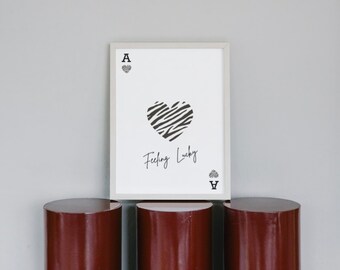 Impresión artística vintage de la carta del as de corazones con estampado de cebra. Póster de naipes de moda. Decoración moderna retro de mediados de siglo para el hogar, bar, cocina y dormitorio.