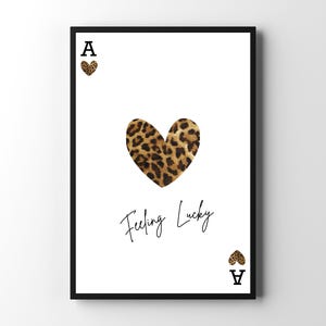 Stampa artistica con carta Asso di Cuori con stampa leopardata vintage / Poster di carte da gioco alla moda, arredamento retrò di metà secolo moderno per bar, cucina, camera da letto