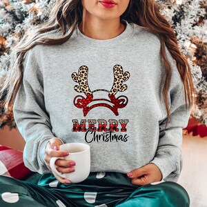 Christmas Sweatshirt, Womens Christmas Sweatshirt, Christmas Sweatshirts for Women, Christmas Women,Merry Christmas Sweatshirt, Gift for Her