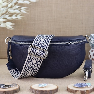 Sac banane en cuir pour femmes marine, sac à bandoulière en cuir pour femmes avec bretelles à motifs supplémentaires, sac crossbody, sac à bandoulière, sac ceinture