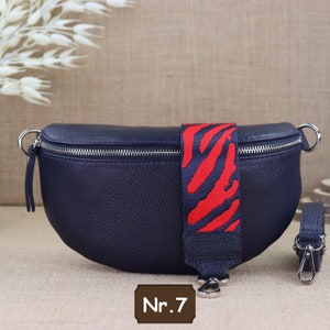 Sac à bandoulière en cuir bleu marine avec sangle extra large, sac banane en cuir, sac crossbody de différentes tailles, sac à bandoulière cadeau Navy Nr.7