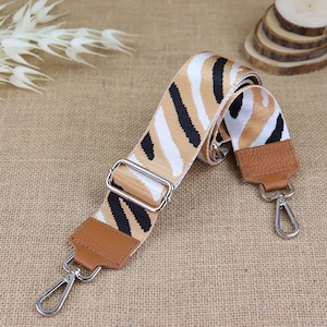 Adjustable shoulder strap for women in cognac – wide bag strap in leather look with pattern & silver hardware, gift for women