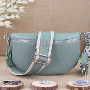 Bauchtasche Leder Frauen mit Gemusterte Riemen, Leder Umhängetasche, Mintfarbe Cross Bag mit breitem Riemen, Alltagstasche, Geschenk für sie Bild 1