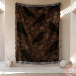 Geweven deken met raven, deken met gotische kraai, sprei met spookachtige ravenkunst, deken met donkere Academia-natuur, deken met vogelliefhebberscadeau, uniek geweven decor