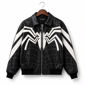 Zwarte leren jas met 3D-borduurwerk, zwarte bikerjas met spinnenwebmotief, oversized bomberjack, cosplay, streetwear, Halloween-outfit